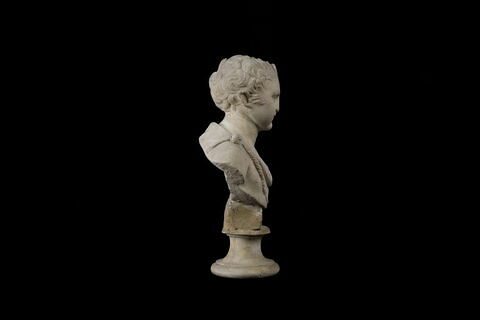 statue, image 2/7