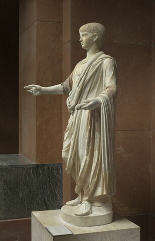 statue, image 2/9