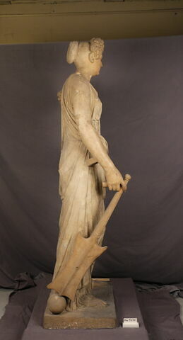statue, image 2/4
