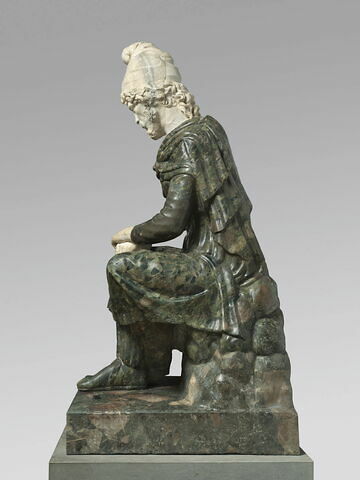 statue, image 6/13