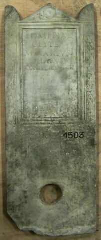 stèle, image 2/2