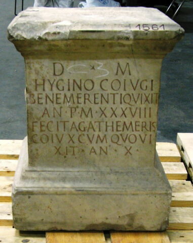 autel funéraire, image 2/4