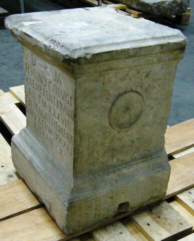 autel funéraire, image 4/4
