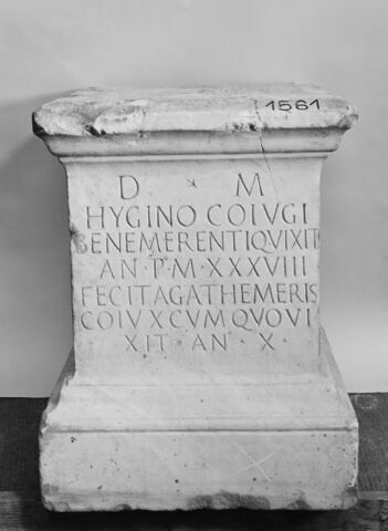 autel funéraire, image 1/4