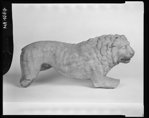 Statue de lion du Sérapéum de Memphis