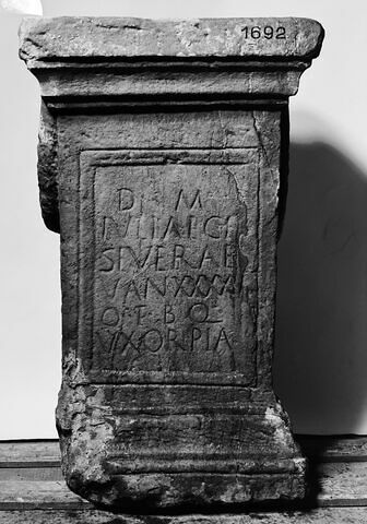 autel funéraire ; inscription