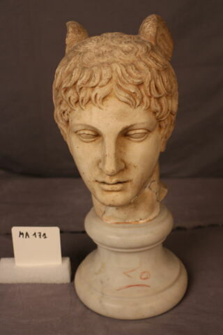 statue, image 1/4