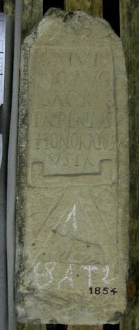 Stèle votive à Saturne, image 2/2