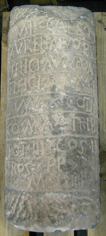 borne ; inscription, image 6/6