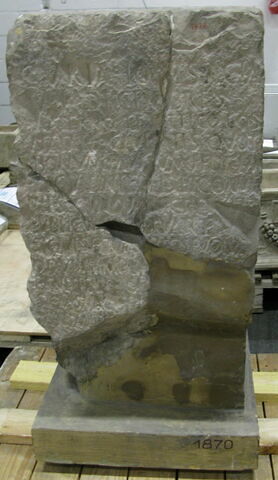 pilier  ; inscription, image 2/9