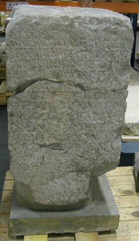 pilier  ; inscription, image 4/9