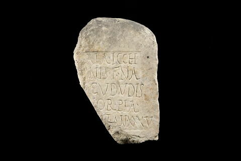 stèle ; inscription, image 2/2