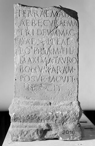 autel ; inscription, image 1/1