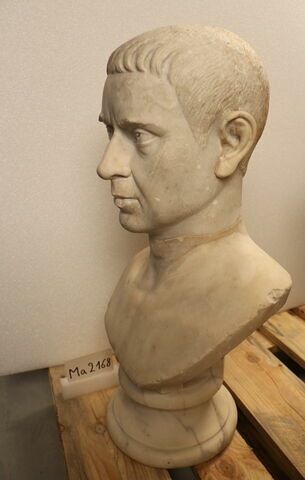 statue, image 1/4