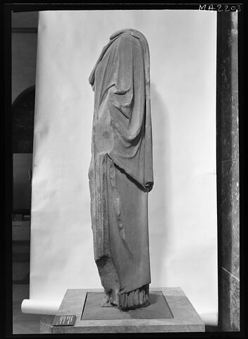 statue, image 7/8