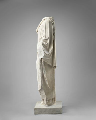 statue, image 4/7