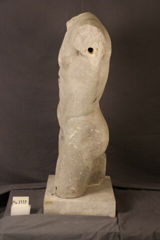 statue, image 2/5