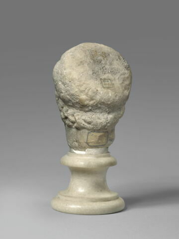 statuette, image 2/4