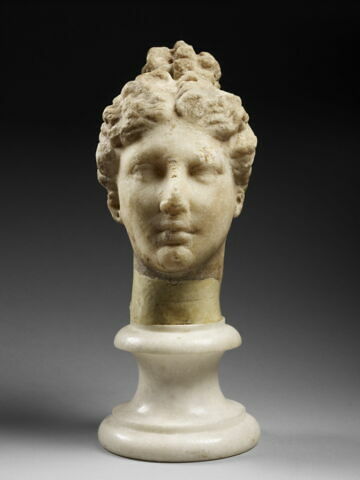 statuette, image 2/5