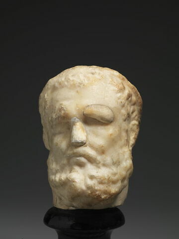 statuette, image 1/1