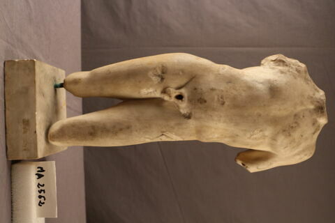 statuette, image 2/5