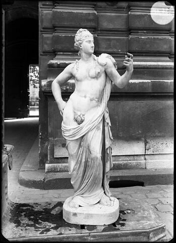 statue, image 9/12