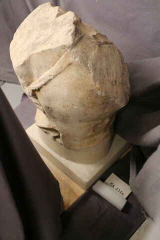 statue, image 2/9