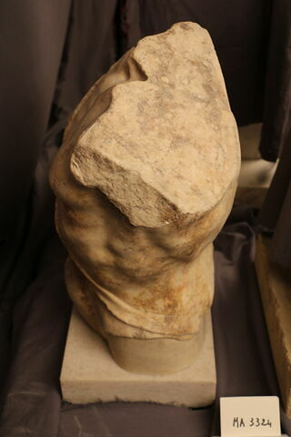 statue, image 3/9