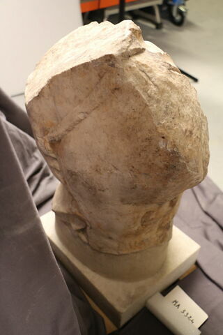 statue, image 7/9