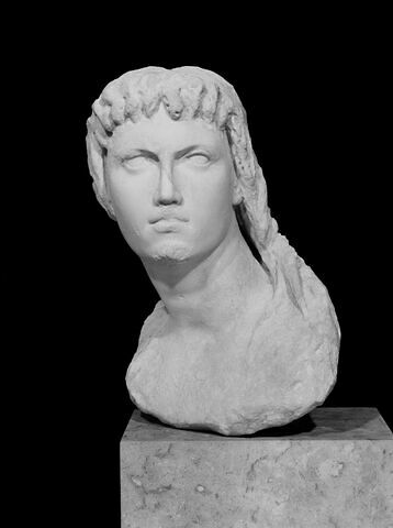 face, recto, avers, avant © 1999 Musée du Louvre / Christian Larrieu