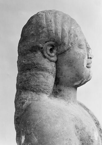 profil droit ; détail © Musée du Louvre / Maurice et Pierre Chuzeville