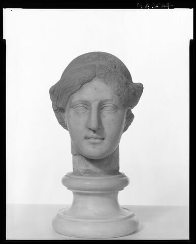 statue, image 2/2