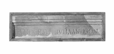 élément d'architecture ; inscription, image 1/2
