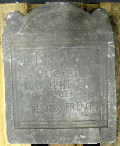 stèle ; inscription, image 2/2