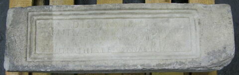 architrave ; inscription, image 2/2
