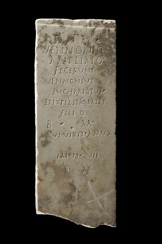 stèle ; inscription, image 2/2