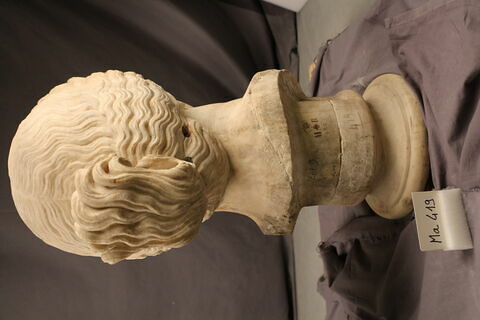 statue, image 2/5