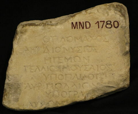 stèle  ; inscription, image 1/4