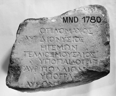 stèle  ; inscription, image 4/4