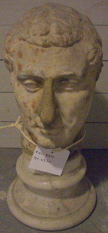 statue, image 1/1