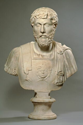 statue