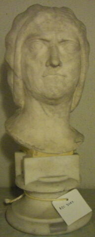 statue, image 2/6