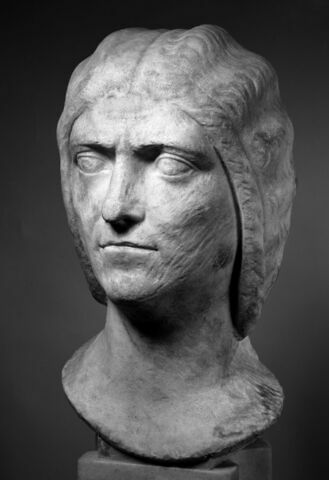 statue, image 4/6