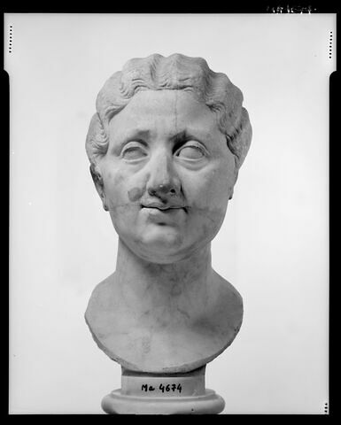 face, recto, avers, avant © 1990 Musée du Louvre / Christian Larrieu
