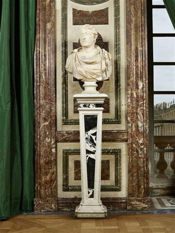 statue, image 1/3