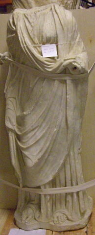 statue, image 2/3