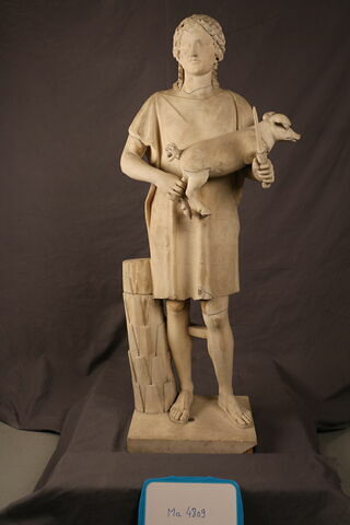 statue