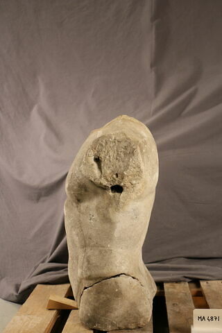 statue, image 2/5