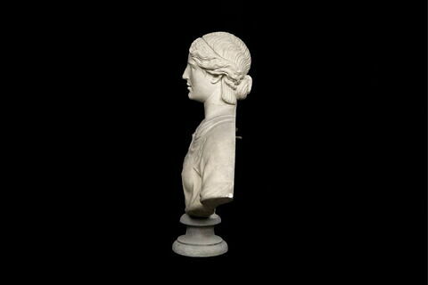 statue, image 3/5