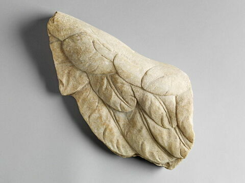 statue  ; fragment de la Victoire de Samothrace